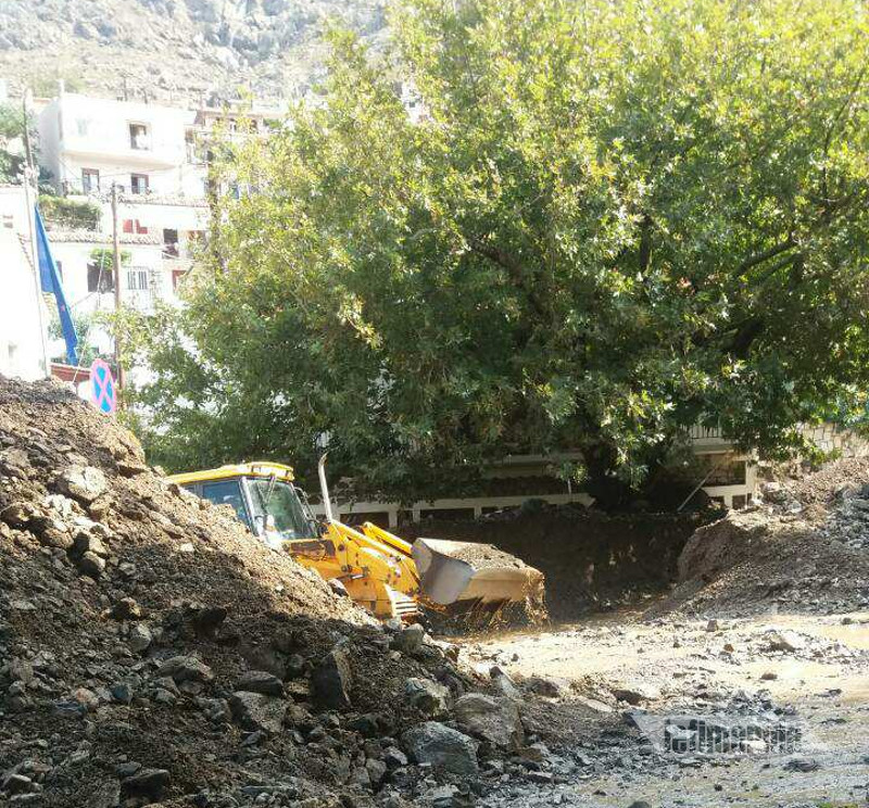 Και ο στρατός στην προσπάθεια να «ξεθάψουν» τη Σαμοθράκη από τη λάσπη    Πηγή: Και ο στρατός στην προσπάθεια να «ξεθάψουν» τη Σαμοθράκη από τη λάσπη | iefimerida.gr - Φωτογραφία 4