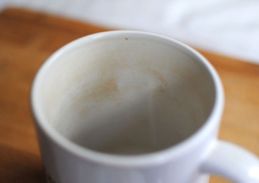 Πώς εξαφανίζονται οι λεκέδες από καφέ ή τσάι στα φλυτζάνια σας - Φωτογραφία 1