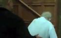 Βίντεο - ντοκουμέντο: Ο Χιου Χέφνερ καταβεβλημένος περπατά με πι