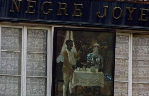 Η ιστορία πίσω από ξύλινη πινακίδα σοκολατοποιίας που διχάζει το Παρίσι [photos] - Φωτογραφία 1