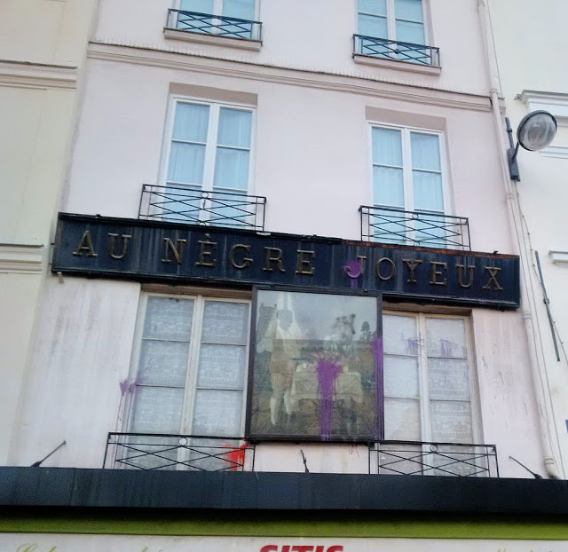 Η ιστορία πίσω από ξύλινη πινακίδα σοκολατοποιίας που διχάζει το Παρίσι [photos] - Φωτογραφία 2