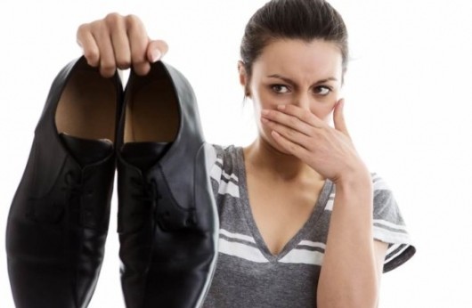 Τρία έξυπνα κόλπα για να μην μυρίζουν τα παπούτσια σας - Φωτογραφία 1