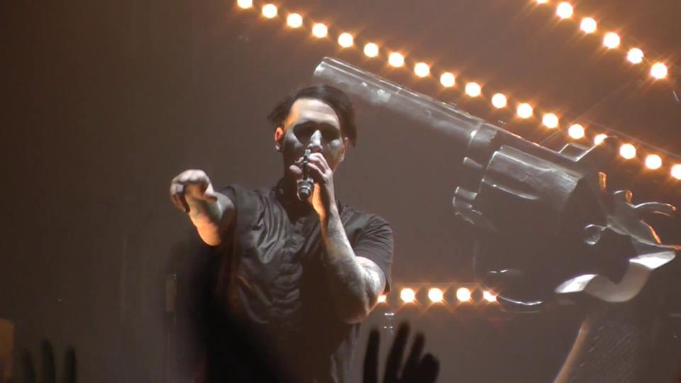 Τραυματίστηκε σοβαρά επί σκηνής ο Marilyn Manson – Καταπλακώθηκε από βαριά μεταλλική κατασκευή! videos - Φωτογραφία 2