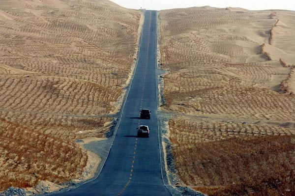 Δείτε τον μεγαλύτερο δρόμο μέσα σε έρημο! [photos] - Φωτογραφία 3