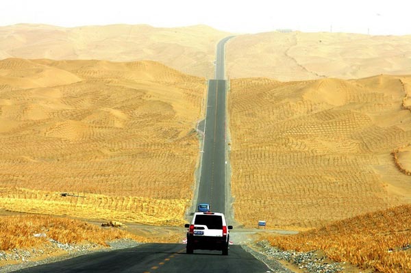 Δείτε τον μεγαλύτερο δρόμο μέσα σε έρημο! [photos] - Φωτογραφία 4