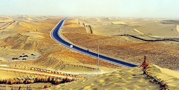 Δείτε τον μεγαλύτερο δρόμο μέσα σε έρημο! [photos] - Φωτογραφία 5