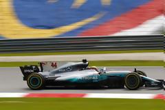 GP Μαλαισίας: O Hamilton την Pole, δράμα Vettel