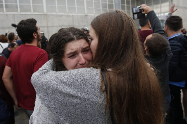 Σκηνές βίας στο δημοψήφισμα της Καταλονίας - Φωτογραφία 14