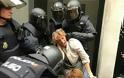 Σκηνές βίας στο δημοψήφισμα της Καταλονίας - Φωτογραφία 9
