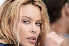 Η Kylie Minogue φορά το απόλυτο trend της σεζόν!