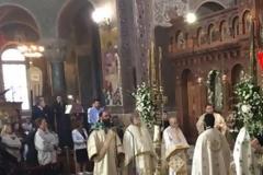 Η Αθήνα εορτάζει τον πολιούχο της Αγιο Διονύσιο – Κοσμοσυρροή στο Κολωνάκι [photos]