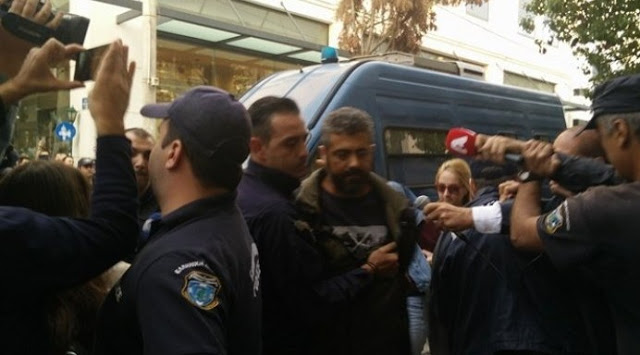 Στα Δικαστήρια οι απαγωγείς - Αποδοκιμασίες από τους συγκεντρωμένους [photos] - Φωτογραφία 4