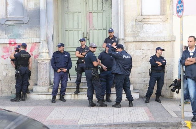 Στα Δικαστήρια οι απαγωγείς - Αποδοκιμασίες από τους συγκεντρωμένους [photos] - Φωτογραφία 7