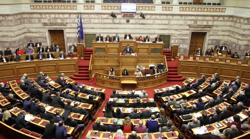Προϋπολογισμό με μια ντουζίνα νέα μέτρα λιτότητας καταθέτει στη Βουλή ο Τσακαλώτος - Φωτογραφία 1