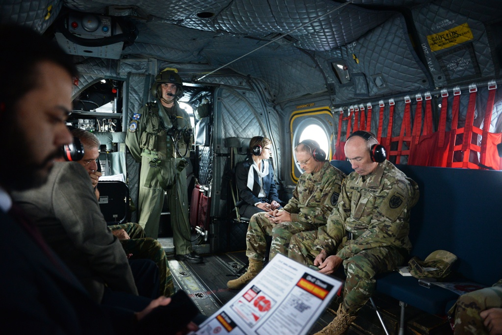 Επίσκεψη στο ΓΕΣ της Αναπληρώτριας Υπουργού του Στρατού των ΗΠΑ (15 ΦΩΤΟ) - Φωτογραφία 11
