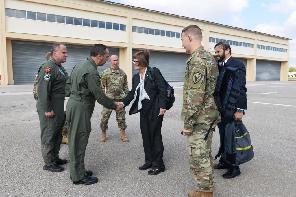 Επίσκεψη στο ΓΕΣ της Αναπληρώτριας Υπουργού του Στρατού των ΗΠΑ (15 ΦΩΤΟ) - Φωτογραφία 12