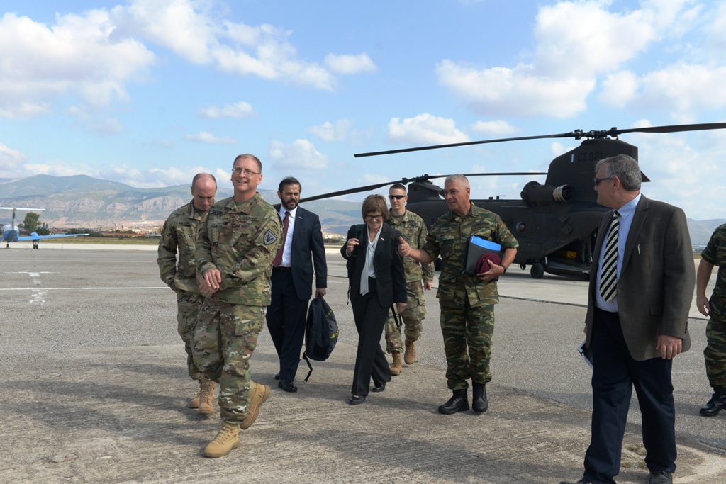 Επίσκεψη στο ΓΕΣ της Αναπληρώτριας Υπουργού του Στρατού των ΗΠΑ (15 ΦΩΤΟ) - Φωτογραφία 14