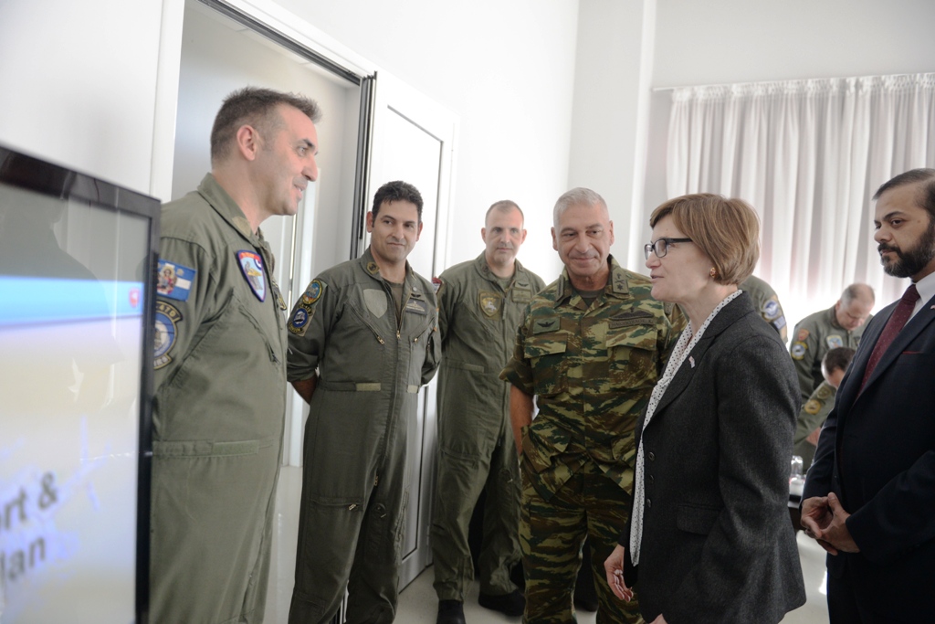 Επίσκεψη στο ΓΕΣ της Αναπληρώτριας Υπουργού του Στρατού των ΗΠΑ (15 ΦΩΤΟ) - Φωτογραφία 16