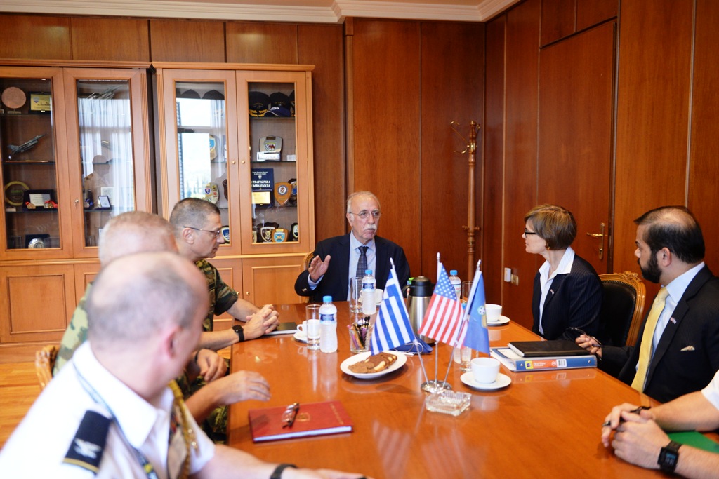 Επίσκεψη στο ΓΕΣ της Αναπληρώτριας Υπουργού του Στρατού των ΗΠΑ (15 ΦΩΤΟ) - Φωτογραφία 5