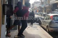 Λαμία: Κλείδωσε τις κλέφτρες μέσα στο μαγαζί