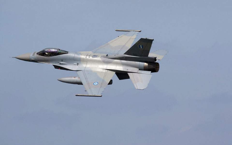 Αναγκαστική προσγείωση στην Κάρπαθο για Ελληνικό F-16 - Φωτογραφία 1