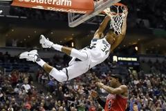 Ο Αντετοκούμπο κορυφαίος μη Αμερικανός στο NBA