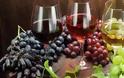 Έρευνα: Τι μας συμβαίνει όταν πίνουμε 1-2 ποτήρια κόκκινο κρασί την ημέρα;