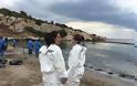 Δύο εθελόντριες από τη Βαλένθια καθαρίζουν τη θάλασσα στη Σαλαμίνα - Φωτογραφία 8
