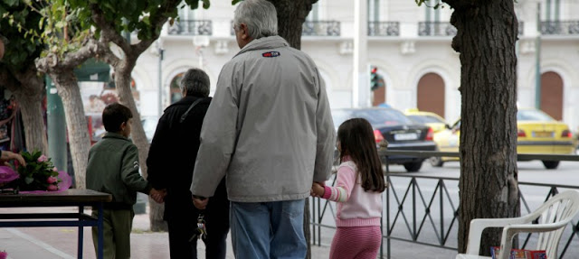 Οι Έλληνες... χάνονται και στη Βουλή άνοιξαν συζήτηση για το δημογραφικό πρόβλημα - Φωτογραφία 1