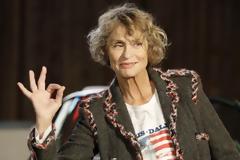 Η Lauren Hutton μόλις έγινε η πιο μεγάλη γυναίκα σε ηλικία που έχει ποζάρει ποτέ για εξώφυλλο της Vogue