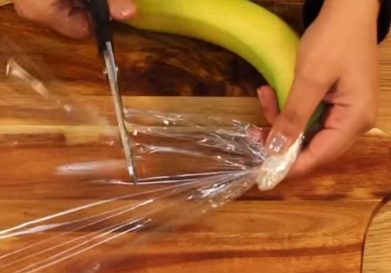 Αυτό είναι το κόλπο για να μην μαυρίζουν οι μπανάνες [video] - Φωτογραφία 1