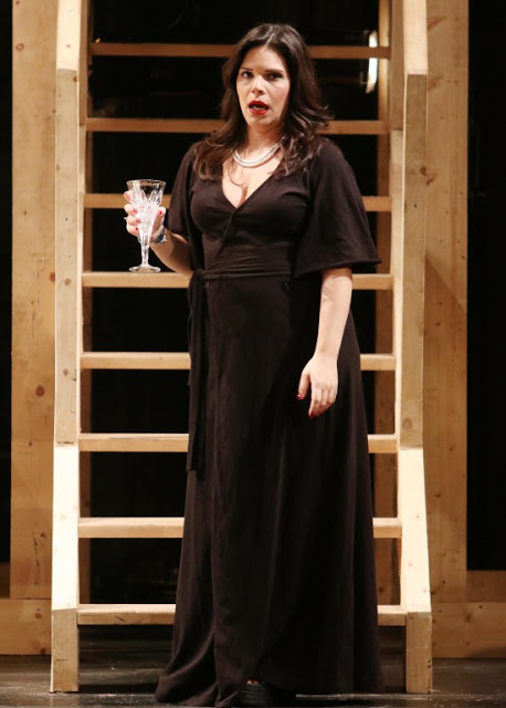 Η Μαρίνα Ασλάνογλου στη σκηνή με φουσκωμένη κοιλίτσα - Φωτογραφία 3