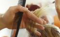 Δεν μπορείς να συνεννοηθείς με τον κομμωτή; Μία hair stylist σου εξηγεί τι κάνεις λάθος [video]