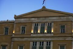 Επίσημα στοιχεία: 2.073 υπαλλήλους μισθοδοτεί η Βουλή!