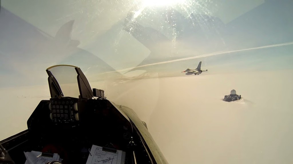 ΑΠΙΣΤΕΥΤΟ ΒΙΝΤΕΟ: Οι πάγοι της Γροιλανδίας με τη ματιά ενός πιλότου F-16... [video] - Φωτογραφία 1