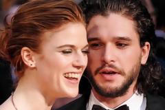 Rose Leslie: Πρώτη δημόσια εμφάνιση με το μονόπετρο στο δάχτυλό της!