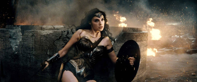 Η Gal Gadot δεν έχει να ζηλέψει τίποτα από την Wonder Woman - Φωτογραφία 2