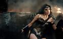 Η Gal Gadot δεν έχει να ζηλέψει τίποτα από την Wonder Woman - Φωτογραφία 2