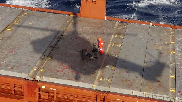 Super Puma της Πολεμικής Αεροπορίας σε νέα απίστευτη διάσωση - Φωτογραφία 2