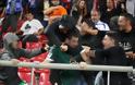 Σοκαριστικό βίντεο με τον ξυλοδαρμό οπαδού στον αγώνα της Εθνικής Ελλάδας επειδή φορούσε φανέλα του Παναθηναϊκού! - Φωτογραφία 2