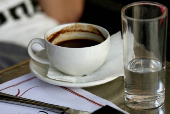 Τέσσερις λόγοι για να μην ξαναπετάξετε το κατακάθι του καφέ - Φωτογραφία 1