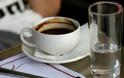 Τέσσερις λόγοι για να μην ξαναπετάξετε το κατακάθι του καφέ