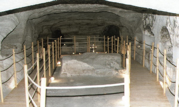 Το σκοτεινό μυστικό της Μήλου - Φωτογραφία 4