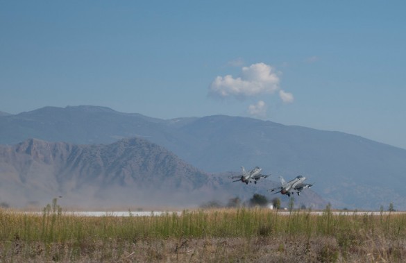 Δείτε τον Τσίπρα με στολή πιλότου να πετά με F-16  [photos+video] - Φωτογραφία 10
