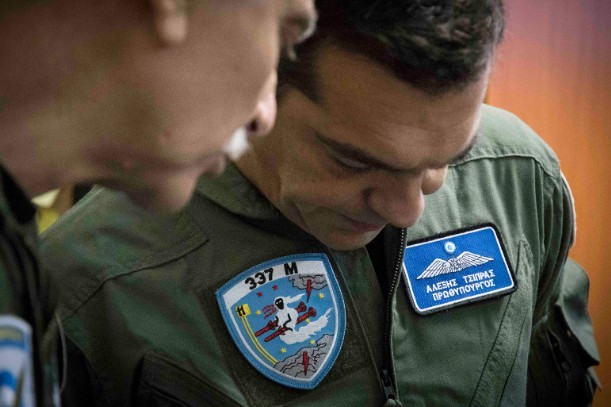 Δείτε τον Τσίπρα με στολή πιλότου να πετά με F-16  [photos+video] - Φωτογραφία 5