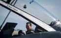 Δείτε τον Τσίπρα με στολή πιλότου να πετά με F-16  [photos+video] - Φωτογραφία 11