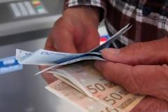 Έως και 3.000 ευρώ θα λάβουν οι συνταξιούχοι τον Ιανουάριο