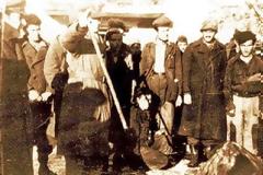 9701 - Πλιάτσικο ανταρτών σε μοναστήρια και κελλιά με συμμετοχή γυναικών! Η μάχη των Καρυών, 16 Οκτωβρίου 1948.