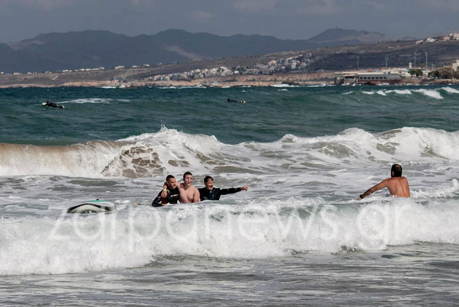 Πιτσιρικάς κόντεψε να πνιγεί στην Χρυσή Ακτή: Καρέ – καρέ η συγκλονιστική διάσωση | Photos - Φωτογραφία 2
