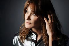 Η Carla Bruni στην Αθήνα για δύο συναυλίες στο Παλλάς